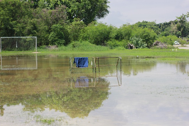 炸鱼来了，比朔夫戴帽、卡尔双响助德国U21队6-0大胜