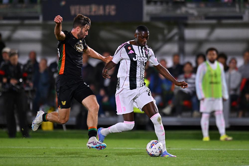 里维拉：10号位球员已经消失；莱奥非常出色应该让他安静踢球