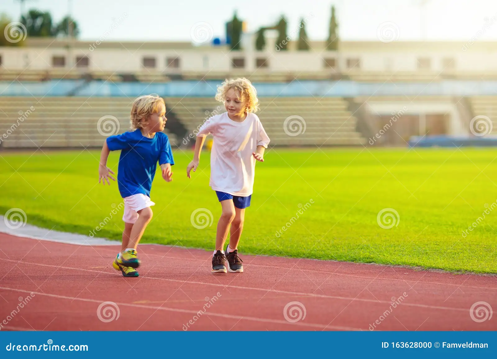 迷你罗随葡萄牙U16夺冠，乔治娜分享观战视频：妈妈为你骄傲